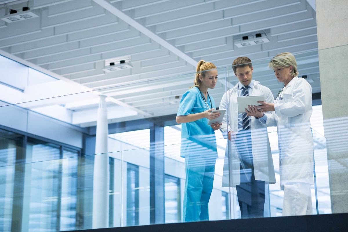 Group of doctors in discussion