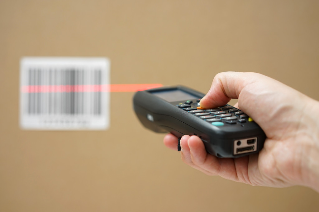 barcode tracking device used in a box barcode