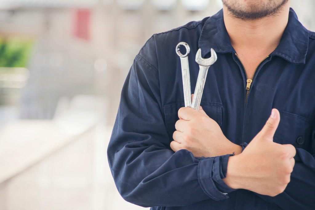 Car mechanic at work